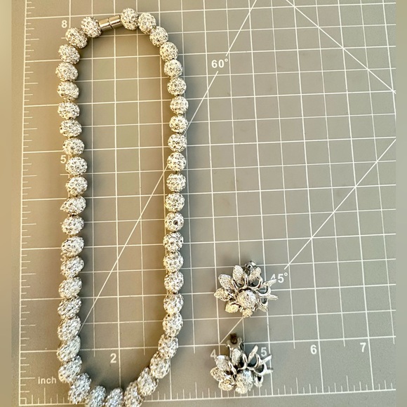 Rhinestone necklace & Vintage Flower Clip Earrings - Picture 12 of 17